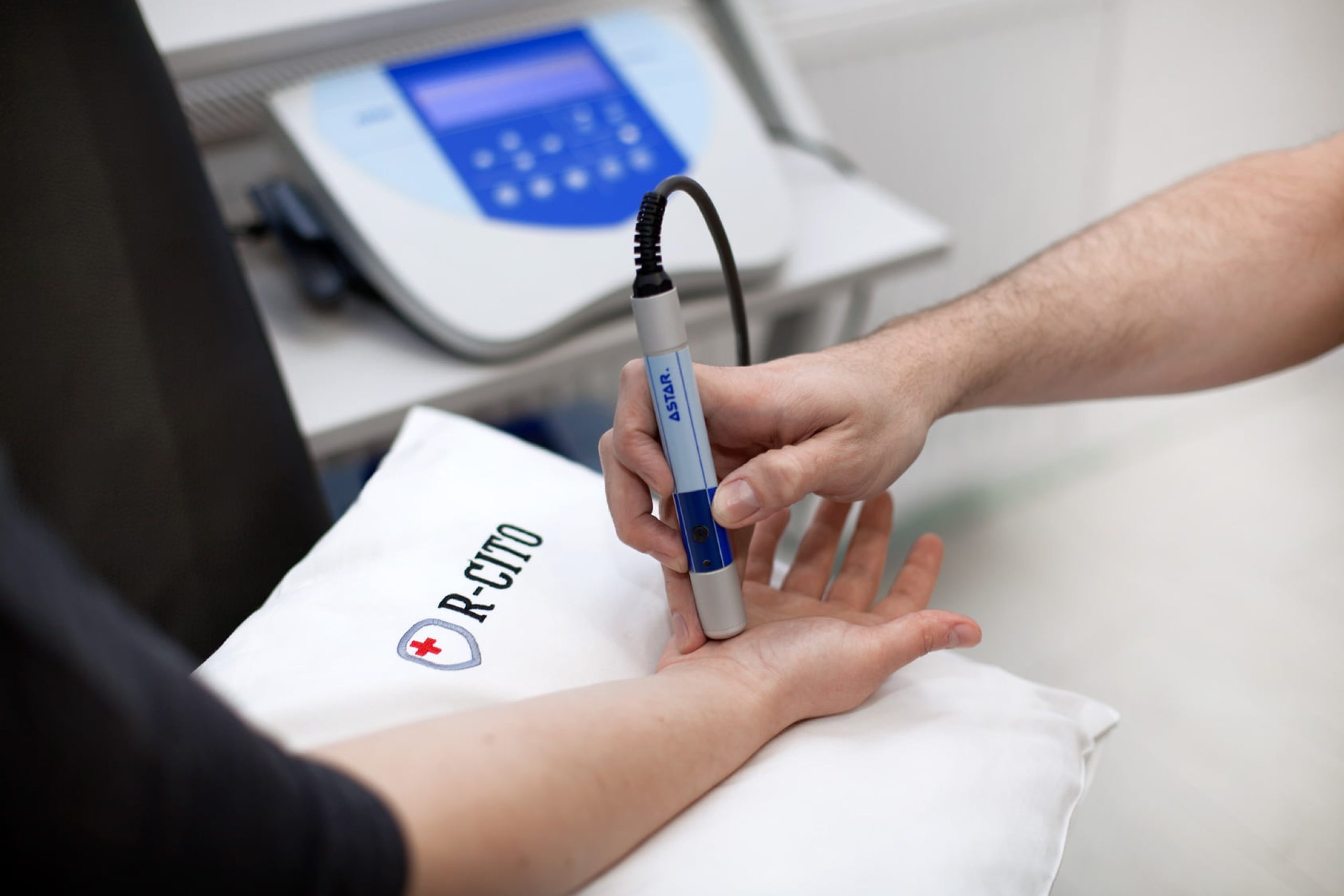 laser-zespol-ciesni-nadgarstka-R-Cito-Rehabilitacja1
